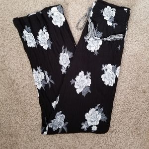 🛍 No Boundaries Woman's Small Lounge Pants